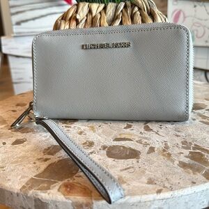 Michael Kors large full zip Gray SAFFIANO leather measuring 7 1/2“ x 4 1/2“